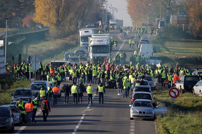 Een blokkade op een weg van Parijs naar Brussel in Haulchin.