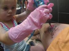 À 9 ans à peine, Maya est la plus jeune tatoueuse au monde