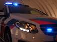 Dronken man (49) springt op dak van politieauto in Tilburg, bijt agent tijdens aanhouding