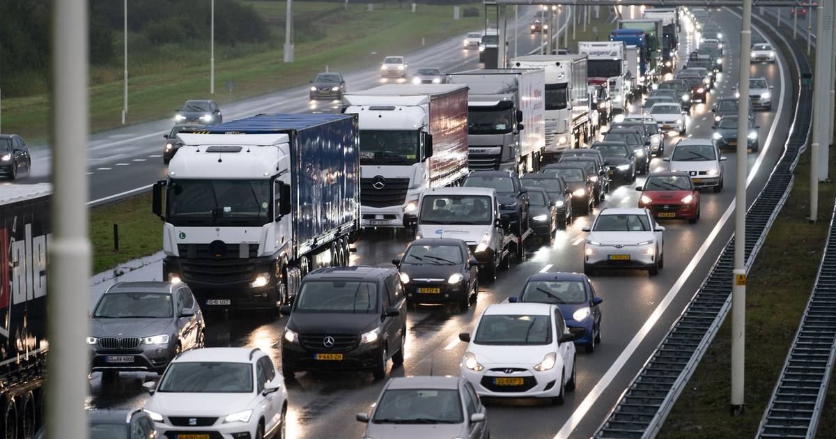 Uur vertraging op A28 richting Amersfoort na ongeval ter hoogte van Ermelo.