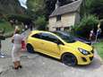 Oogverblindend geel eerbetoon voor vernield 'oerlelijk' autootje