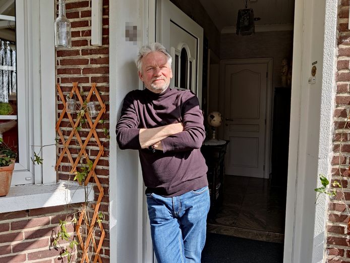 Voor Charles (65) is de komst van het nooddorp niet echt iets om zich druk over te maken. “Ik vraag me wel af hoe lang dat dorp hier zal blijven. Als de oorlog voorbij is en de Oekraïners weer naar huis kunnen, gaan ze dan in de plaats iets anders daar neerzetten?”
