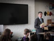 Nationale Voorleesdagen, dat is lekker luisteren naar de voorlezende burgemeester van Duiven