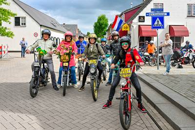 Veel liefhebbers ‘op de brommer’ voor vijfde Zeggse Pelgrimstocht