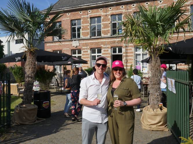 NET OPEN. Bar Bonsoir in voortuin van Huis Piers: “Zomerbar moet wat leven in de brouwerij brengen in centrum”