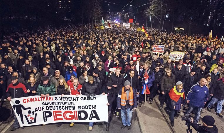 Een foto van de Pegida-mars in Dresden. Beeld ap