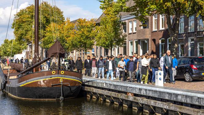 Bewoners vluchtelingenboot gaan Genemuiden missen en vrezen voor isolatie in Kampen 