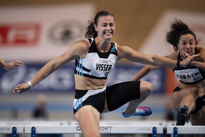 Nadine Visser voelt al dat het misgaat.