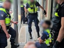 Extra politie uitgerukt voor incident waarbij kennis van aangehouden man agenten aanvalt