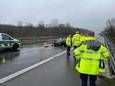 Duitse politieagenten staan bij het ongeluk op de A3.