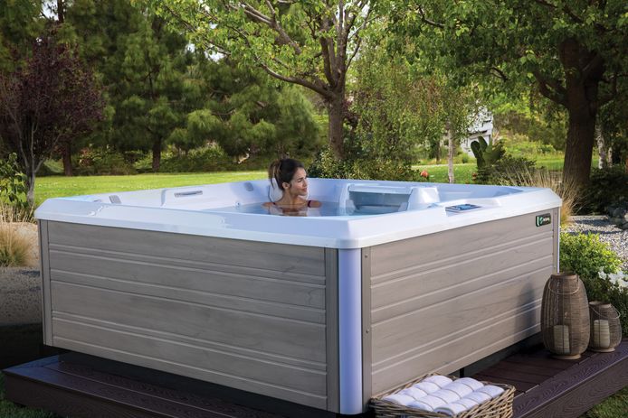 Vrijwel Verwijdering Plagen Een jacuzzi in je tuin? Hier moet je op letten | WOON. | hln.be