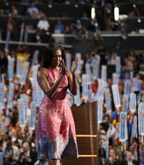 Michelle Obama imponeert met speech en bovenarmen