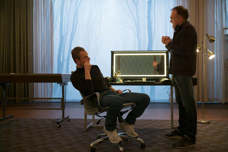 Michael Fassbender als Steve Jobs met regisseur Danny Boyle. Beeld  