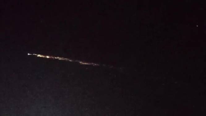 Ruimteafval van Chinese raket stort naar Aarde met spectaculaire vuurstaart