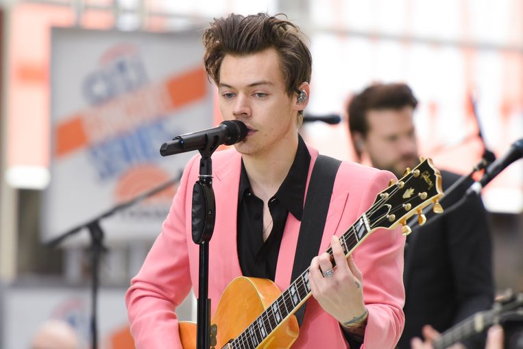 Zanger Harry Styles (ex-One Direction) hult zich graag in roze. Beeld FilmMagic