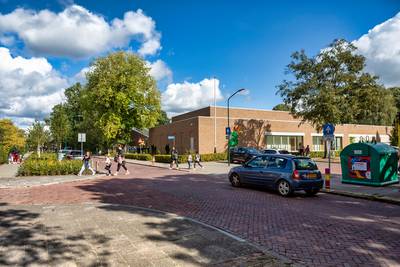 Verkeerssituatie bij basisschool De Brakken wordt weer aangepast: ‘Proberen het veiliger te maken’