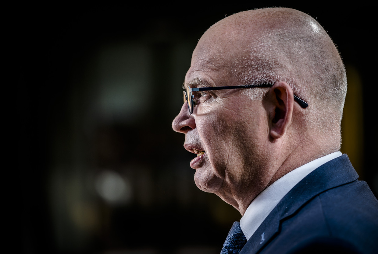 Minister Henk Staghouwer van Landbouw, Natuur en Voedselkwaliteit zwaait af. Beeld ANP /  ANP
