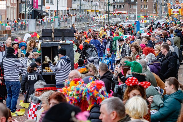 Kinderoptocht van ut Zeuvebultelaand in 2020. De meeste optochten in West-Brabant gaan niet door of zijn uitgesteld. Maar carnaval wordt gevierd, en in zowel Etten-Leur als de gemeente Moerdijk zijn alternatieve activiteiten toegevoegd aan het programma.