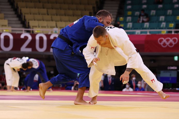 Michael Korrel (wit) verliest zijn partij op de Olympische Spelen en kan naar huis.