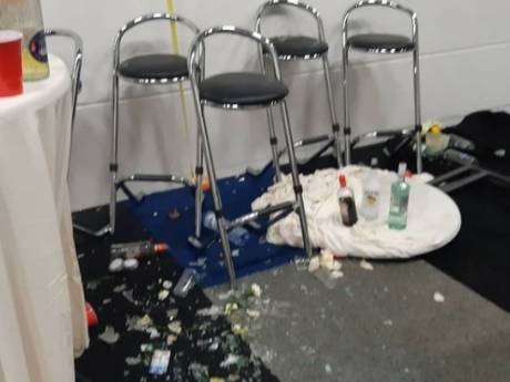 Tientallen aanhoudingen na illegaal feest in loods: ‘Huurder zei dat ze er een kinderfeestje wilden geven’