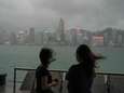 Schip bij Hongkong breekt in tweeën, 27 crewleden vermist<br>