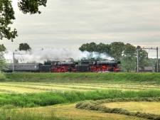 Stoomtrein tuft dwars door het land om 850 Duitse toeristen van Arnhem naar Amsterdam te brengen
