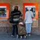 Wetsvoorstel Kaag: iedereen moet ook in de toekomst zonder extra kosten en in de buurt contant geld op kunnen nemen