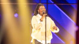 Louise start haar auditie in het Lingala