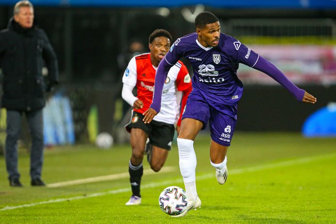 Jeremy Cijntjes in actie names Heracles in de TOTO KNVB wedstrijd tegen Feyenoord in 2020.