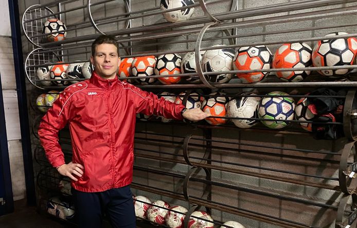 Mart van de Gevel in het ballenhok van Wezel Sport: ,,We hebben een heel leuk en hecht team.”