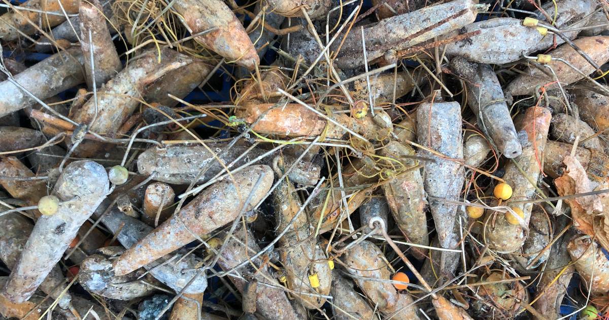 Duikers gaan vislood opdiepen voor kust Zoutelande: ‘Het laat een giftige streep achter op de bodem’