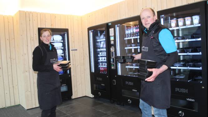 VIDEO. Frederiek en Kim openen automatenshop naast winkel: “Elk uur van de dag kan je nu eten in huis halen”