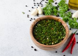 Chimichurri: wat is het (en hoe gebruik je het)?