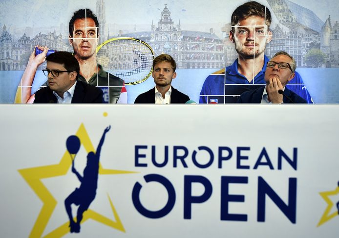Kristoff Puelinckx (à gauche), directeur de l'European Open de tennis à Anvers, avec David Goffin