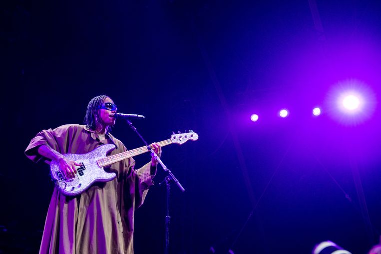 Omdat het sped up-fenomeen zo snel groeide, probeerde zanger-producer Steve Lacy alle hobbyisten online te pakken op snelheid. Zo bracht hij zélf ‘Bad Habit - Sped Up’ als single uit. Beeld Getty Images for Coachella
