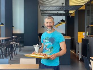 Hany (42) opent bijzonder restaurant in Overpoort: “Broodjes aan de ene kant, burgers en ijs aan de andere kant”