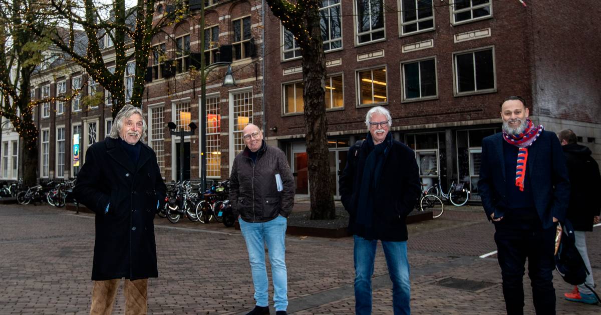 Kees Jansma Eerst Kijken Of T Voetbalmuseum In Deventer Kan Daarna Zwolle Utrecht Rotterdam In Beeld Zwolle Destentor Nl