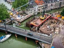 De monsterklus aan de Engelenburgerbrug moest keer op keer aangepast worden en werd zo miljoenen duurder
