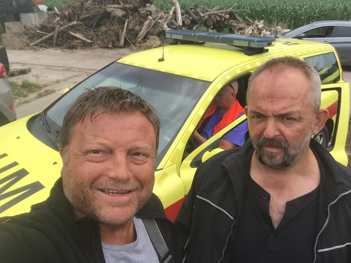 Mike (links) en zijn kompaan op de set van 'Tunnel', de tweede film van de Buurtpolitie.