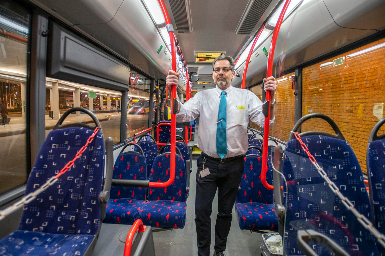 Buschauffeurs vervoeren 's avonds vrijwel lege