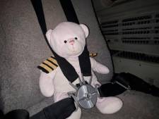 Vermiste teddybeer na 'vip-vlucht' herenigd met Summer (4)