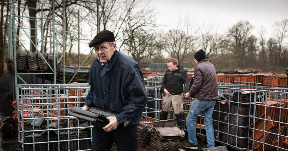 Na de storm: uit het hele land komen ze naar Deurningen voor gebruikte dakpannen | Hengelo