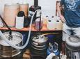 Een proefopstelling van een drugslab in Maurik in 2021, onderdeel van een voorlichtingsproject om te productie van drugs te herkennen.