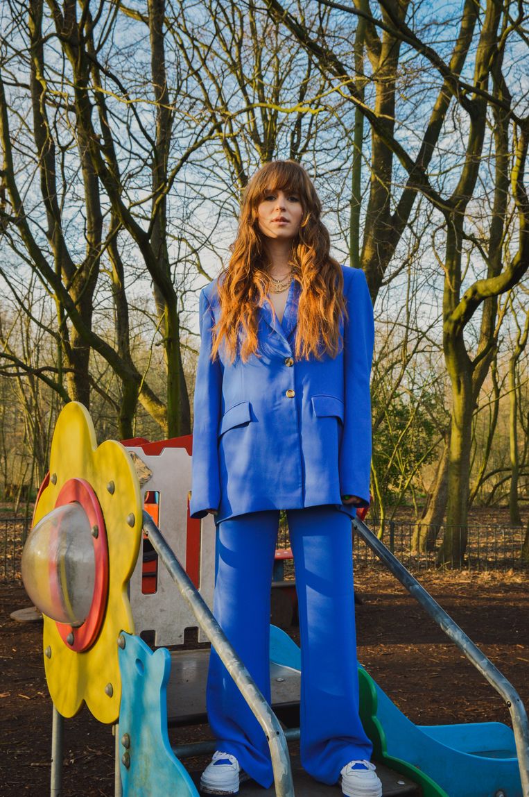 ‘Er is een bepaald type oudere man dat op me valt sinds ik bekend ben. Mannen van mijn vaders leeftijd sturen me berichtjes. Daar zitten ook veel Vlamingen tussen.’ Beeld Iris De Vries