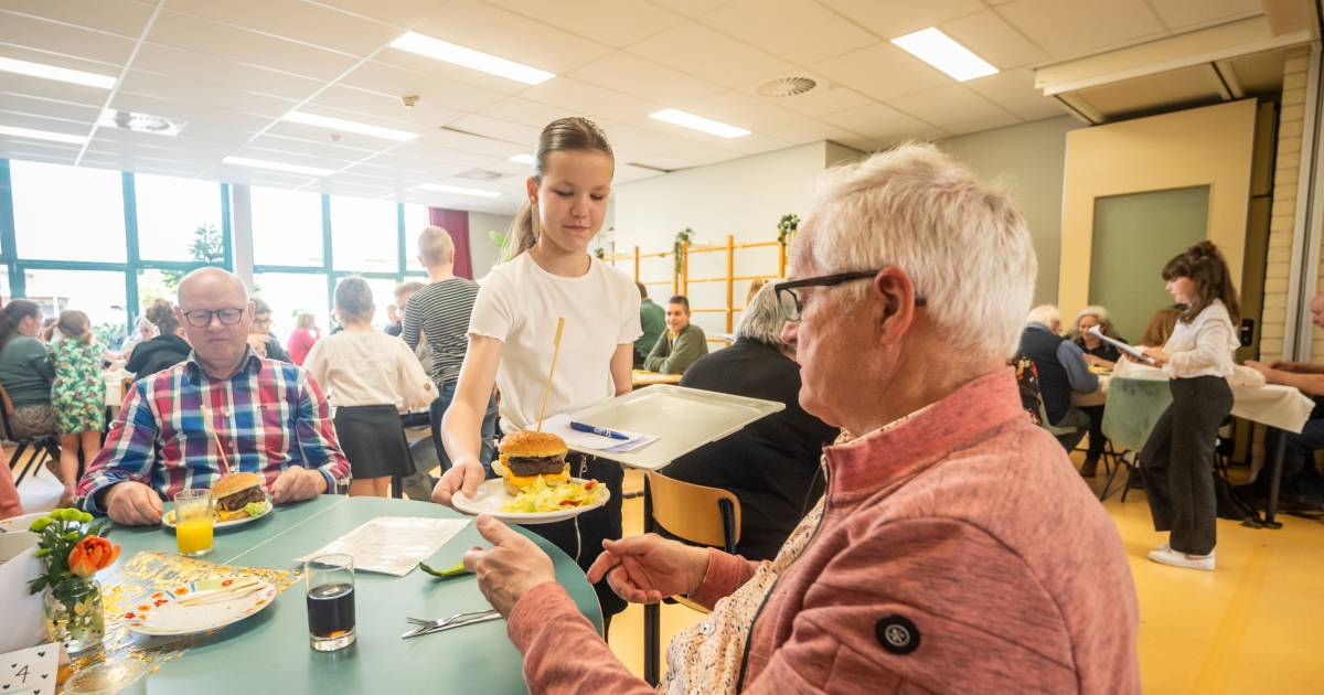 Deze school leert leerlingen rekenen, taalvaardigheid en omgangsvormen door een restaurant te openen