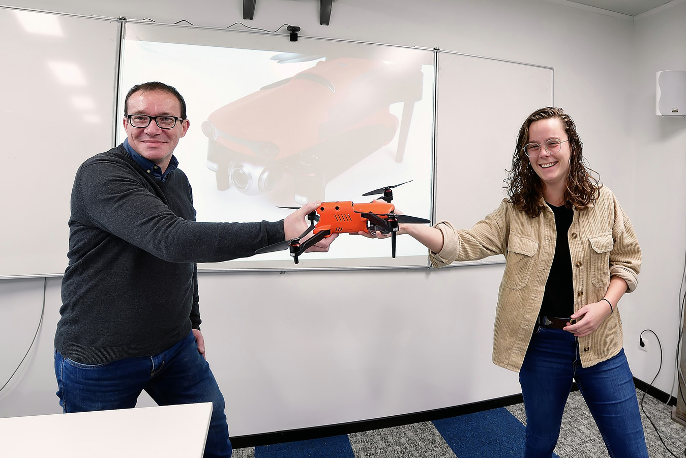 Drone-docent Francois Coppens van UAV+ werkt sinds 2020 nu vanuit het Dutch Drone Centre op Aviolanda in Hoogerheide. Zijn opa liep daar in de jaren 50 als schaapsherder rond.
