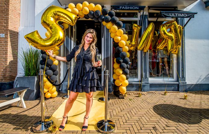 zien porselein dreigen Deze winkelier laat zich niet gek maken en geeft kledingadvies via FaceTime  | Rotterdam | AD.nl