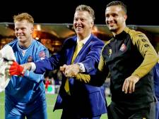 Bondscoach Louis van Gaal stunt met Telstar: ‘We winnen hier van de koploper, dat is heel wat’