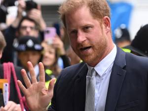 Le prince Harry à la charge contre la presse à scandale pour son deuxième jour à la barre des témoins