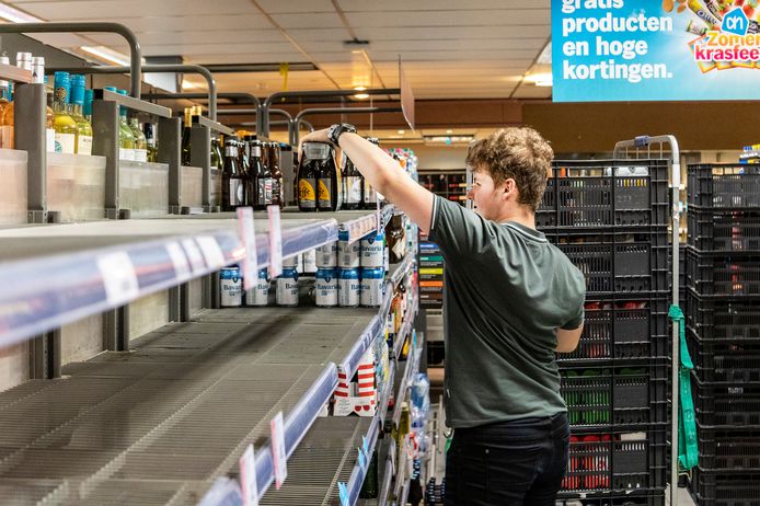 Deze zaterdag is de AH Berghem voor het laatst open voor de winkel voor twee weken dicht gaat voor een forse verbouwing. De winkel sluit om 16 uur de deuren en er wordt direct begonnen met het leeghalen van de schappen.